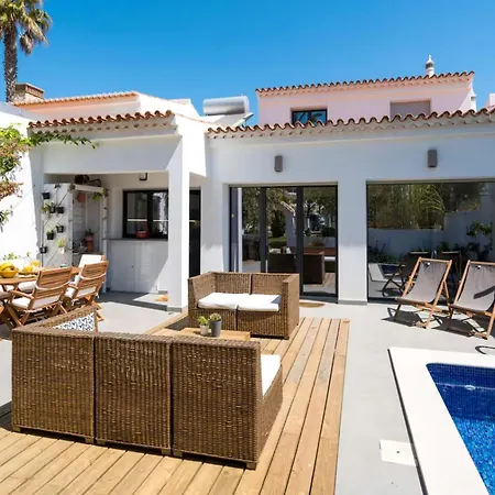 Villa Spacious House And Ideal Location