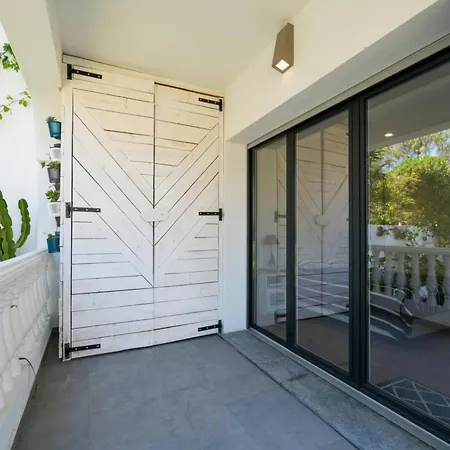 Spacious House And Ideal Location *