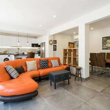 Villa Spacious House And Ideal Location *