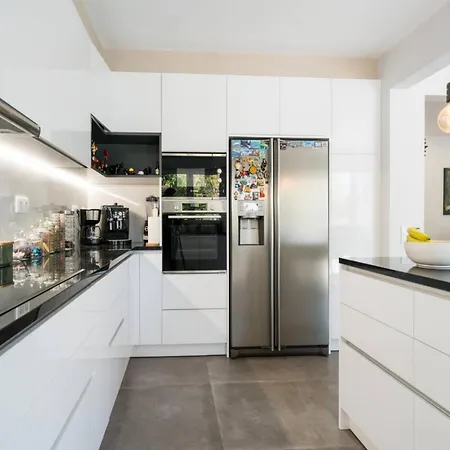 Spacious House And Ideal Location Villa *
