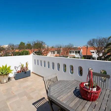 Spacious House And Ideal Location Villa