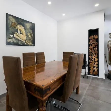 Villa Spacious House And Ideal Location Lagos