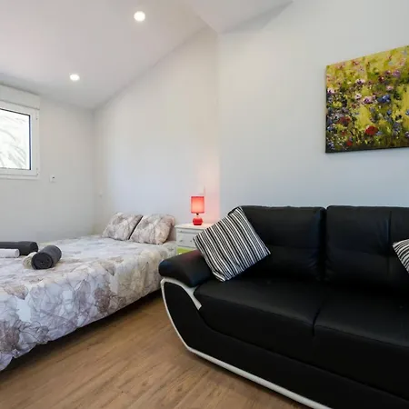Spacious House And Ideal Location Villa *