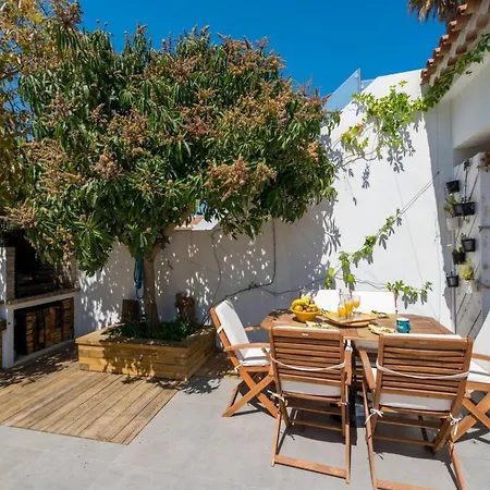 Spacious House And Ideal Location Villa *